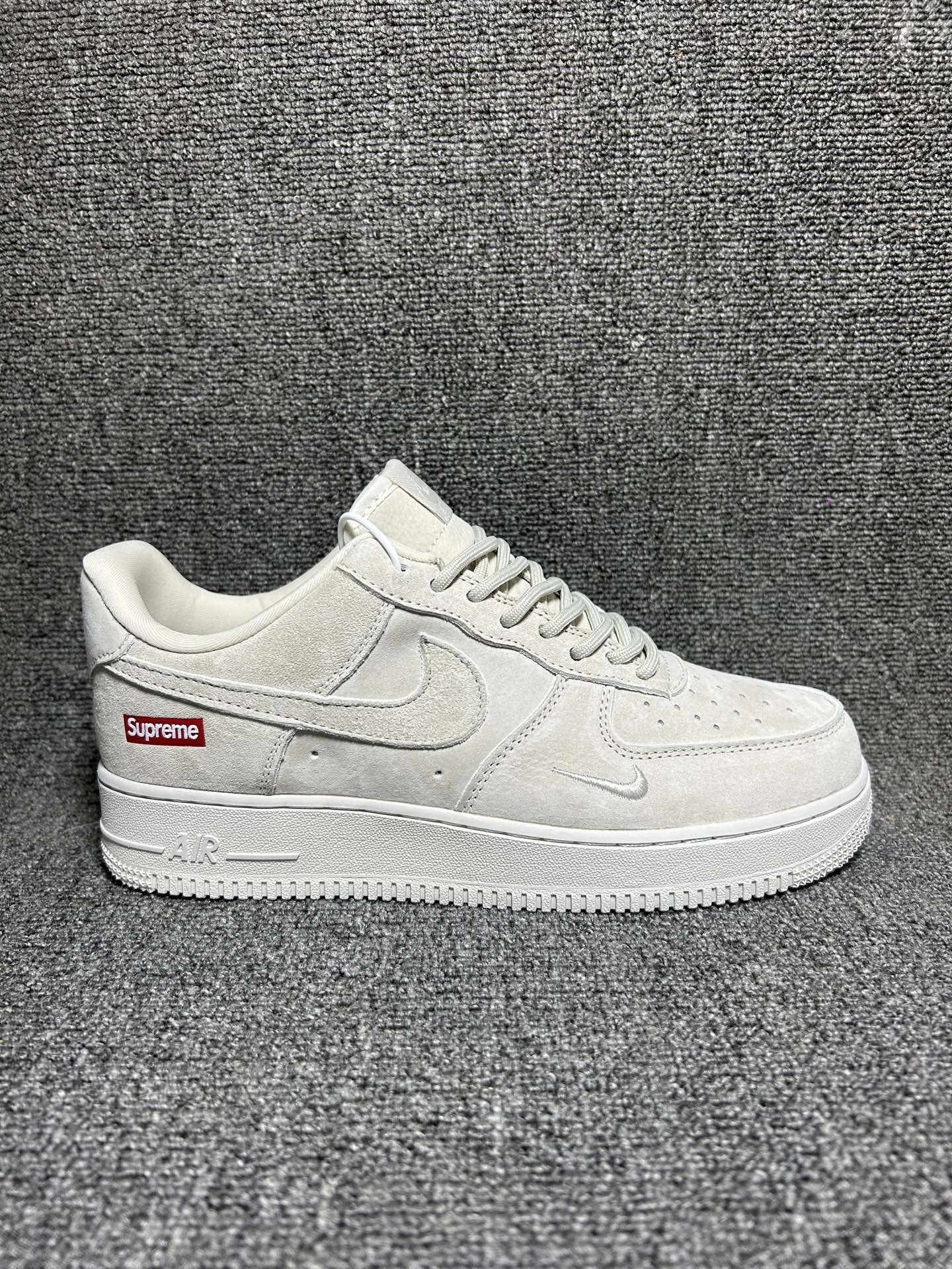 海外爆款限量发售!公司级Nike Air Force 1 '07 Low “Supreme联名——全猪八”空军一号 高端定制 低帮 运动鞋 休闲鞋 折边针车 工艺难度大 原楦头原纸板 原装鞋盒 定制五金配件 内置全掌气垫 原厂鞋底 货号:DF0188-116