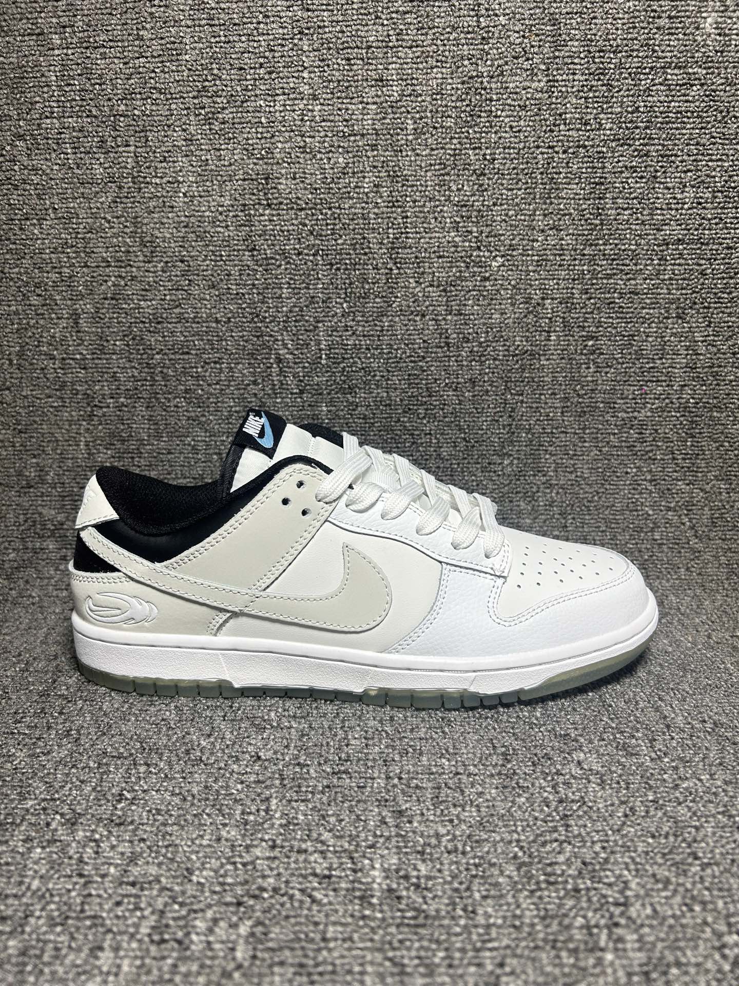 💰💰140
耐克Nike SB Dunk Low"Skate Like a Girl"扣篮系列低帮休闲运动滑板板鞋
货号 FN7646-030
码数:36 36.5 37.5 38 38.5 39 40 40.5 41 42 42.5 43 44 45