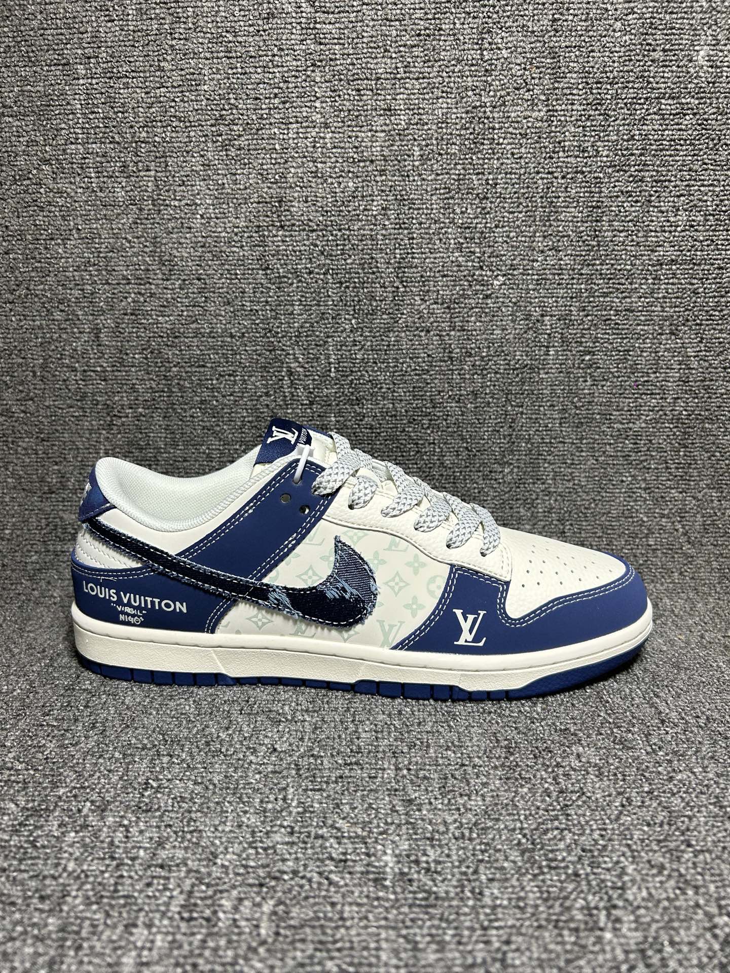 💰💰240
海外爆款限量发售!Nike SB Dunk Low“LV联名——做旧牛仔勾” 周年高端定制 低帮休闲板鞋 定制鞋盒 大厂纯原品质出货 超高清洁度 皮料切割干净无任何毛边 细节完美
货号:XS6089-631
Size:36 36.5 37.5 38 38.5 39 40 40.5 41 42 42.5 43 44 44.5 45