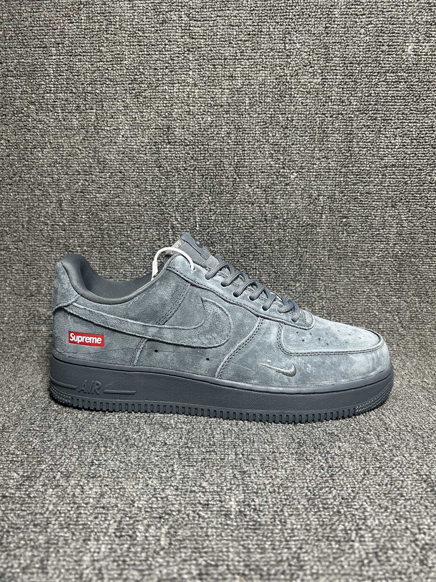 海外爆款限量发售!公司级Nike Air Force 1 '07 Low “Supreme联名——全猪八”空军一号 高端定制 低帮 运动鞋 休闲鞋 折边针车 工艺难度大 原楦头原纸板 原装鞋盒 定制五金配件 内置全掌气垫 原厂鞋底 货号:DF0188-115