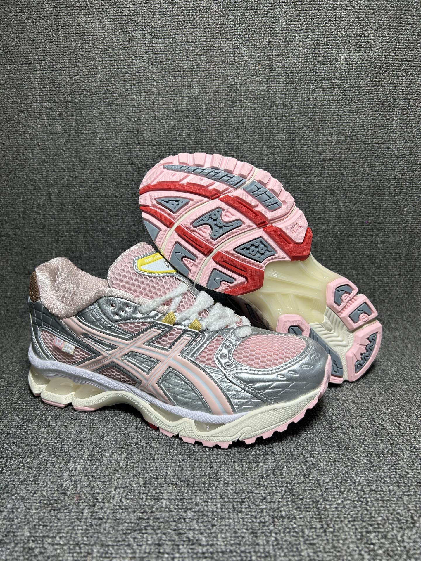 💰💰150
Asics GEL-Kahana NIMBUS 10.1 耐磨透气低帮休闲鞋 户外机能元素 Y2K赛道持续对未来世界的无限想象和探索经典鞋面设计赋予其更加流畅的外观和出色的包裹性大胆的色彩搭配流线型设计带来全新旗舰鞋款这是对经典的重塑更是对未来的探索与致敬演绎现代潮流机能属性结合潮流线条轮廓凸显浓郁的探索野性耐磨防滑大底 提供良好的抓地力
货号: 1203A865-702
尺码: 36 37 37.5 38 39 39.5 40 40.5 41.5 42 42.5 43.5 44 45