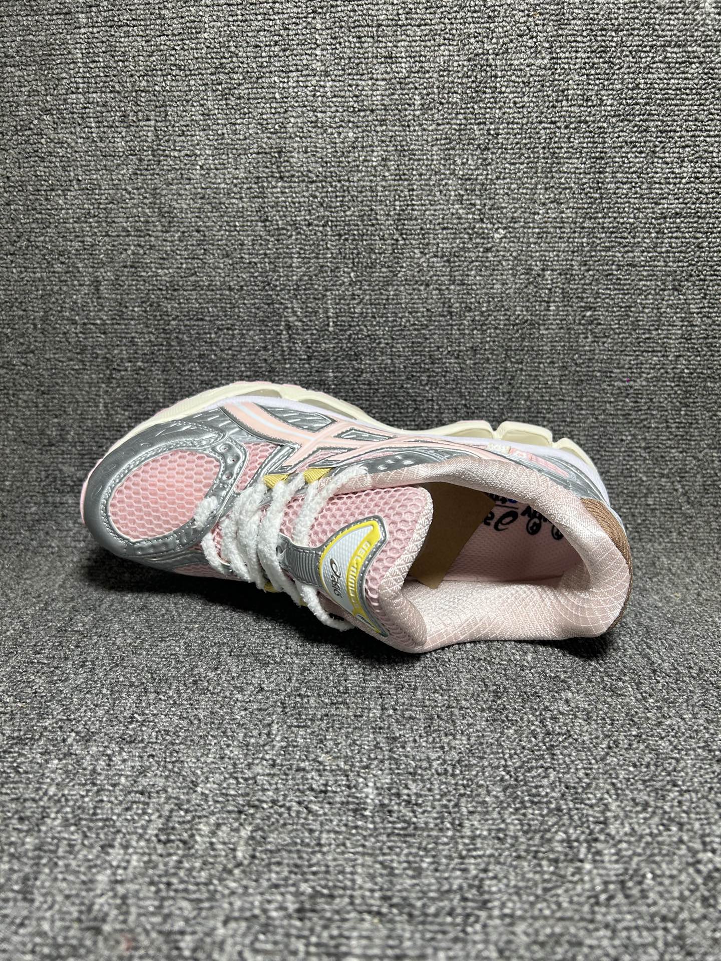 💰💰150
Asics GEL-Kahana NIMBUS 10.1 耐磨透气低帮休闲鞋 户外机能元素 Y2K赛道持续对未来世界的无限想象和探索经典鞋面设计赋予其更加流畅的外观和出色的包裹性大胆的色彩搭配流线型设计带来全新旗舰鞋款这是对经典的重塑更是对未来的探索与致敬演绎现代潮流机能属性结合潮流线条轮廓凸显浓郁的探索野性耐磨防滑大底 提供良好的抓地力
货号: 1203A865-702
尺码: 36 37 37.5 38 39 39.5 40 40.5 41.5 42 42.5 43.5 44 45