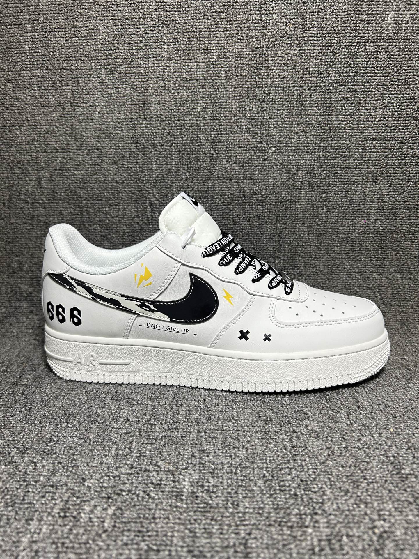 海外限量发售!公司级NIke Air Force 1 '07 Low “白黑条形码”空军一号 低帮 运动鞋 休闲鞋 折边针车 工艺难度大 原楦头原纸板 原装鞋盒 定制五金配件 内置全掌气垫 原厂鞋底 货号:JP8038-072