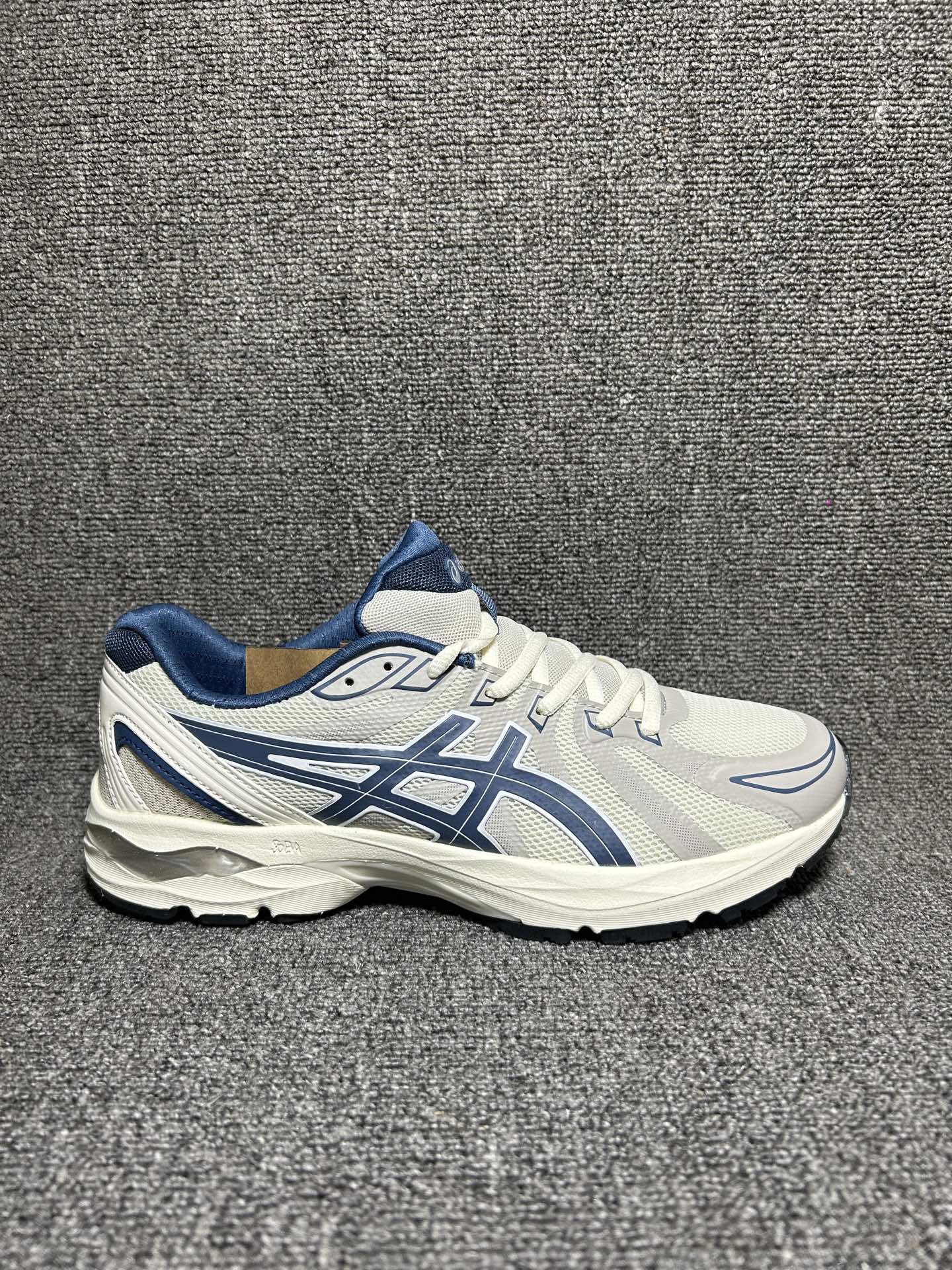💰💰130
亚瑟士Asics Gel-Flux CN 运动休闲透气专业跑
鞋 进口双层丝纤维工程网布鞋面 轻量舒适透
•气材质中底3D可视GEL缓震胶效果 升級FLYTE
FOAM BLAST全新援震中底
部位科技材质
货号:1011B646-300
尺码:39 39.5 40.5 41.5 42 42.5 43.5 44 45