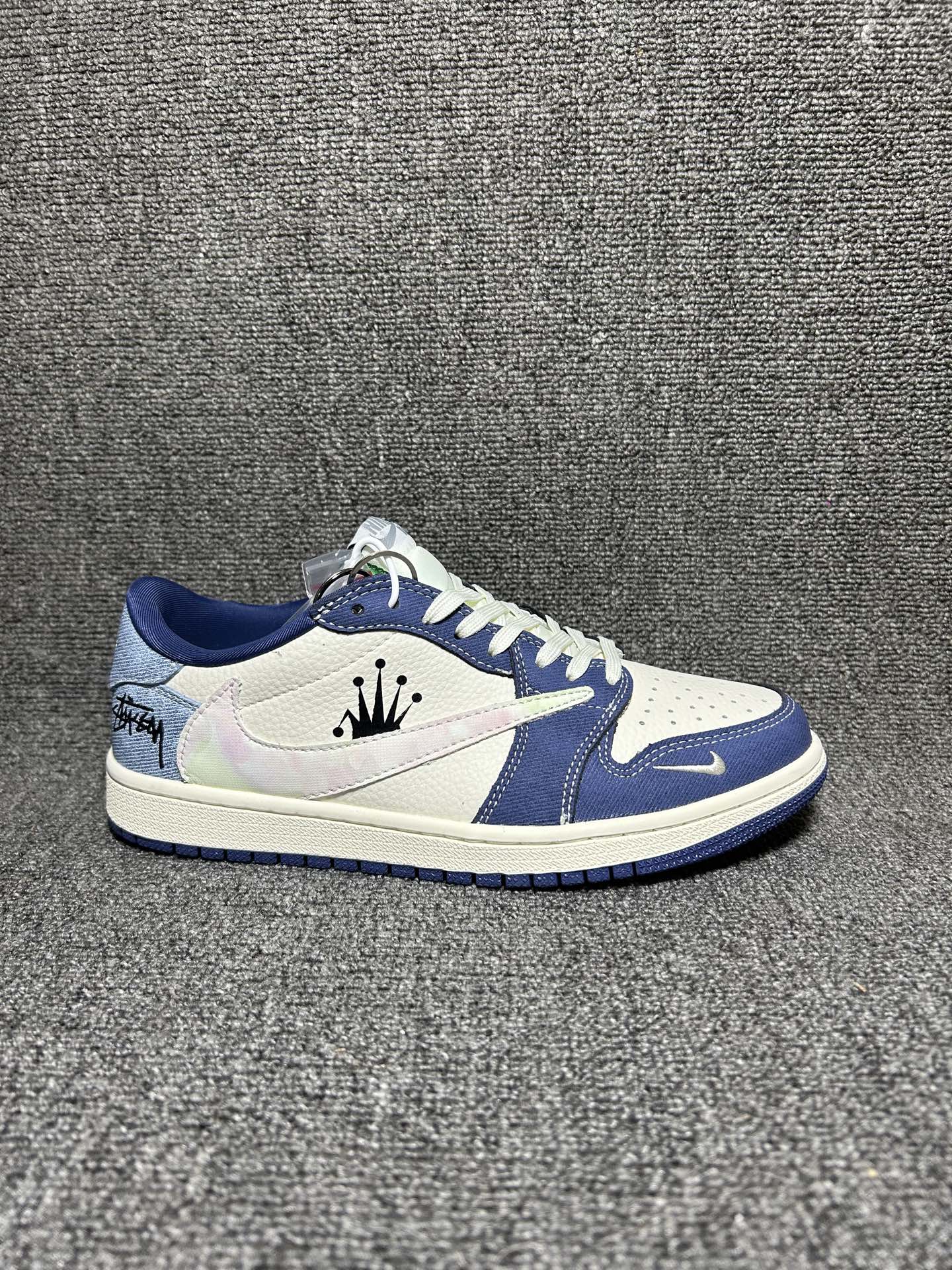 海外爆款限量发售! Travis Scott x Jordan 1 Low “斯图西联名——扎染米蓝牛仔” 高端定制 乔丹倒勾低帮休闲板鞋 大厂纯原品质出货 纯正版型 定制鞋盒 皮料切割干净无任何毛边 细节完美 超高清洁度 货号:DD7866-101