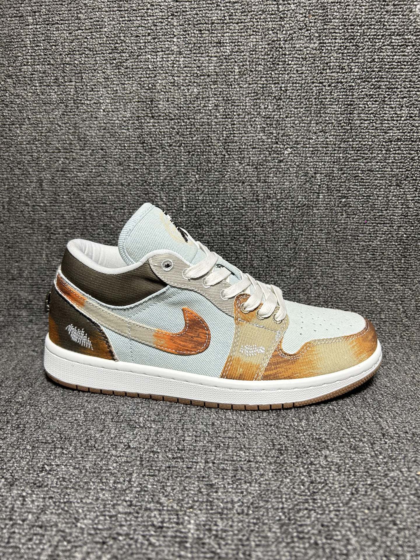 Nike Air Jordan 1 Low OG 耐克 AJ1乔1低帮休闲板鞋 同步官方配色 升级原楦原档案数据开发纸版楦型 采用同源纳帕头层皮革鞋面材质 全新底模完美品相清洁度及喷漆效果 官方货号:IM6664-991