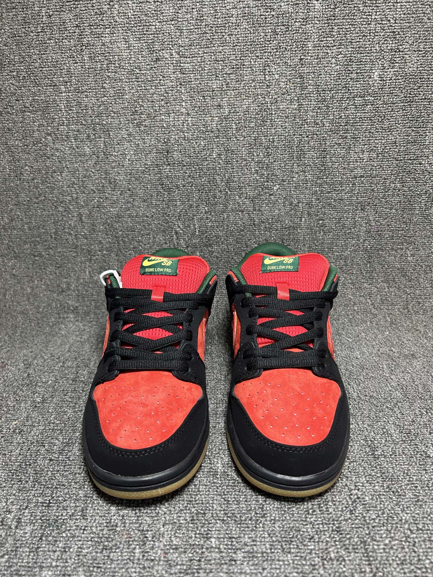 💰💰160
耐克NIKE SB DUNK LOW 扣篮系列 复古低帮休闲运动滑板板鞋
货号:FZ1287-300
有效吸收滑板等极限运动在落地时带来的冲击力 为街头运动者们提供更好的保护
码数:36 36.5 37.5 38 38.5 39 40 40.5 41 42 42.5 43 44 45 46