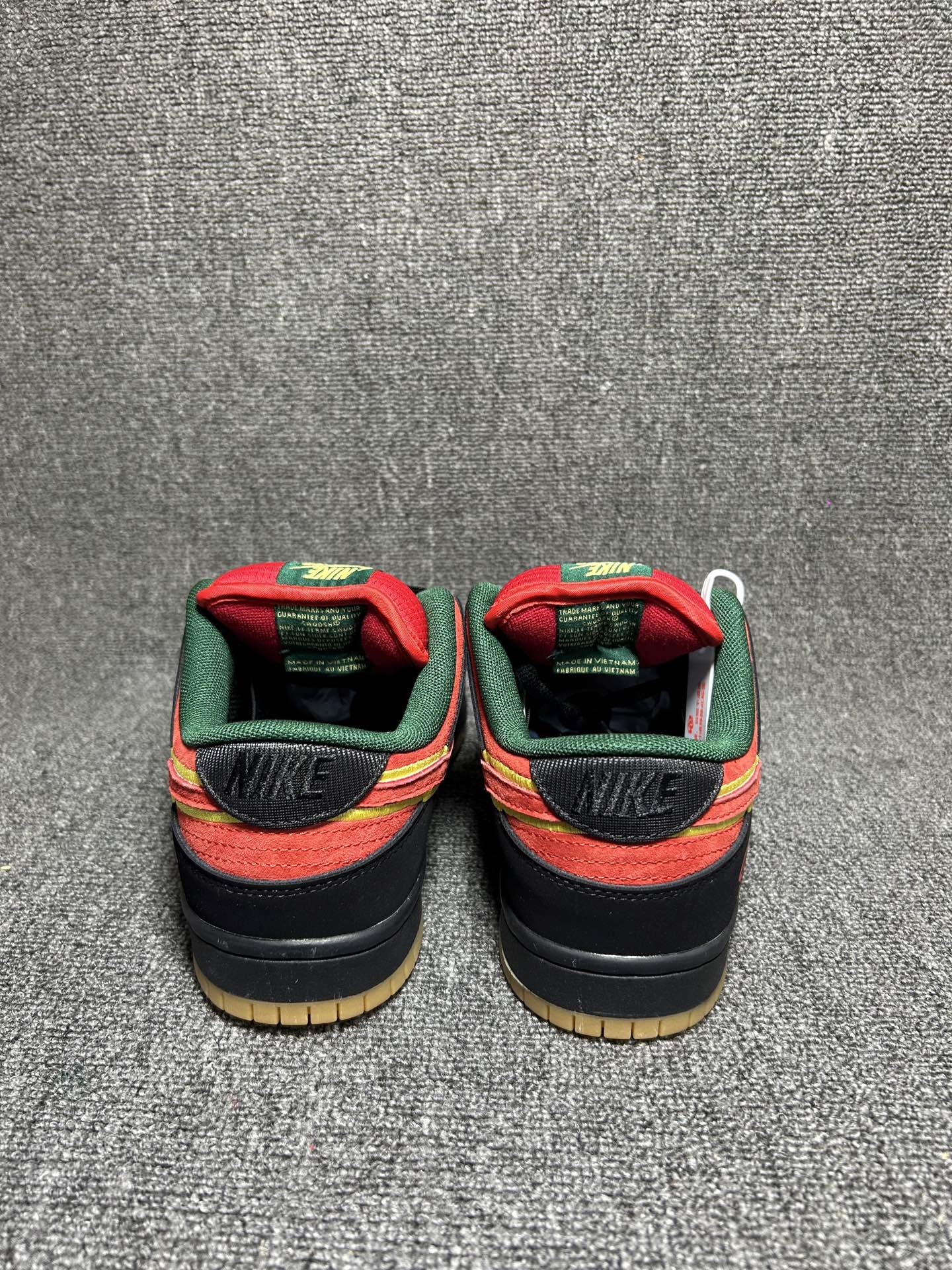 💰💰160
耐克NIKE SB DUNK LOW 扣篮系列 复古低帮休闲运动滑板板鞋
货号:FZ1287-300
有效吸收滑板等极限运动在落地时带来的冲击力 为街头运动者们提供更好的保护
码数:36 36.5 37.5 38 38.5 39 40 40.5 41 42 42.5 43 44 45 46