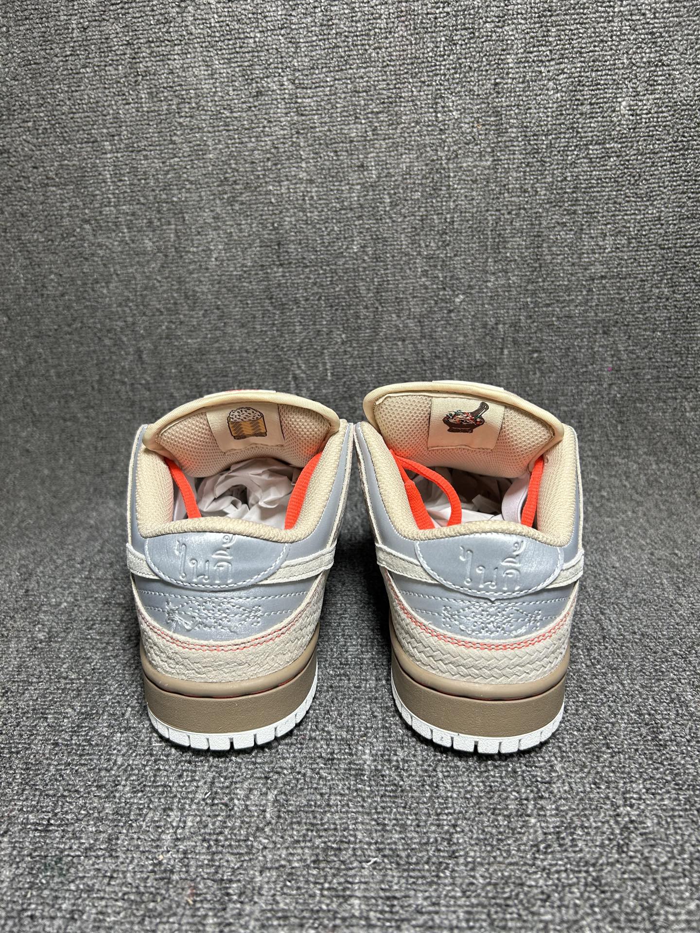 💰💰130
NIKE DUNK LOW 扣篮系列 耐克 复古低帮休闲运动滑板板鞋
货号:IB6206-701
尺码:36 36.5 37.5 38 38.5 39 40 40.5 41 42 42.5 43 44 45 46