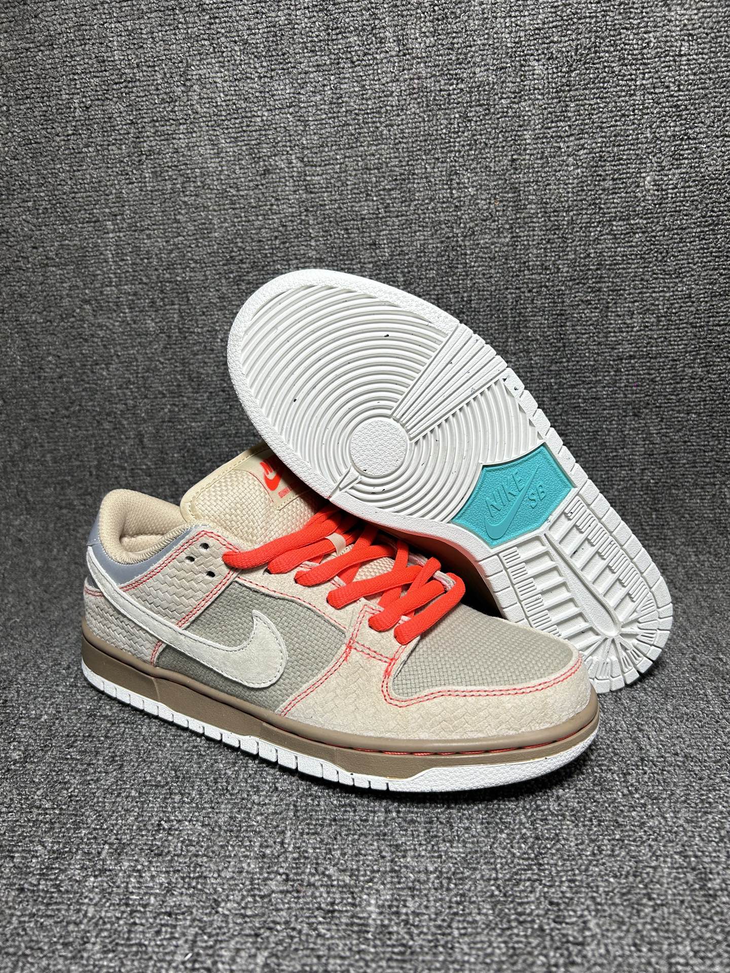 💰💰130
NIKE DUNK LOW 扣篮系列 耐克 复古低帮休闲运动滑板板鞋
货号:IB6206-701
尺码:36 36.5 37.5 38 38.5 39 40 40.5 41 42 42.5 43 44 45 46