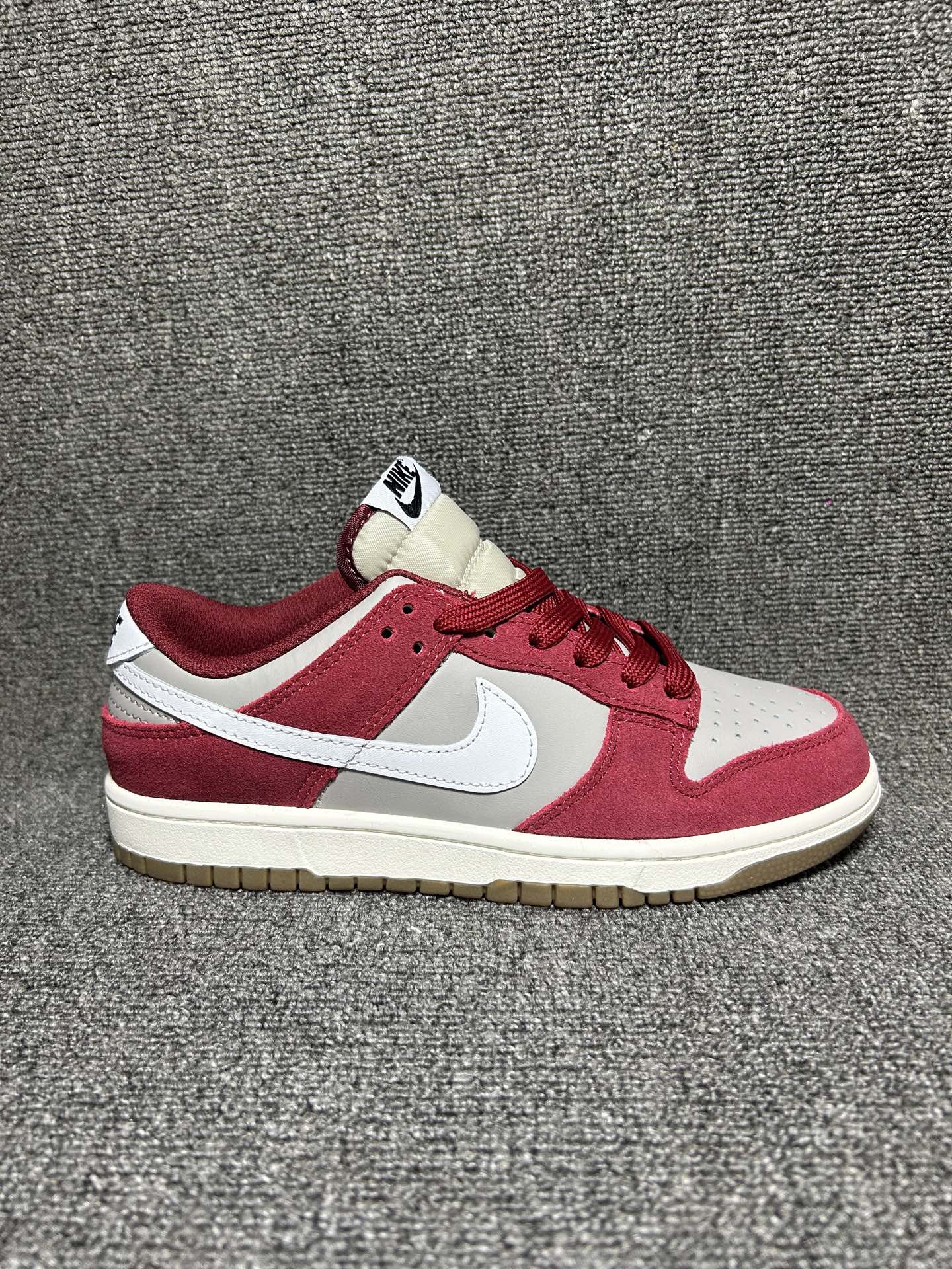 💰💰130
NIKE DUNK LOW 扣篮系列 耐克 复古低帮休闲运动滑板板鞋
货号:IB6399-004尺码:36 36.5 37.5 38 38.5 39 40 40.5 41 42 42.5 43 44 45 46