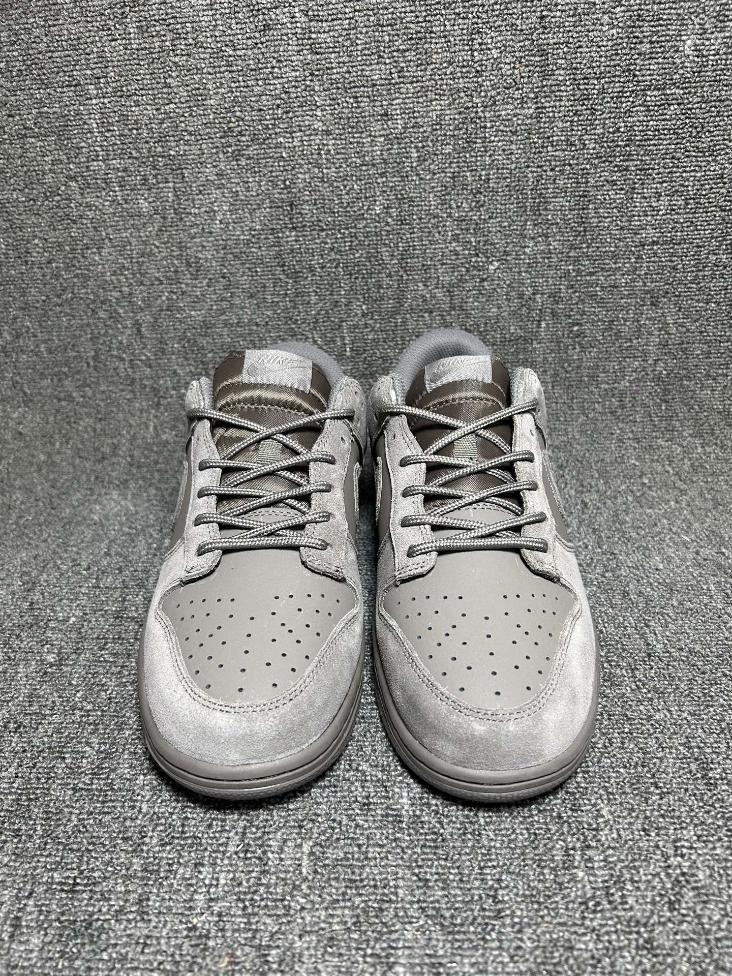 💰💰130
NIKE DUNK LOW 扣篮系列 耐克 复古低帮休闲运动滑板板鞋
货号:IB6651-200尺码:36 36.5 37.5 38 38.5 39 40 40.5 41 42 42.5 43 44 45 46