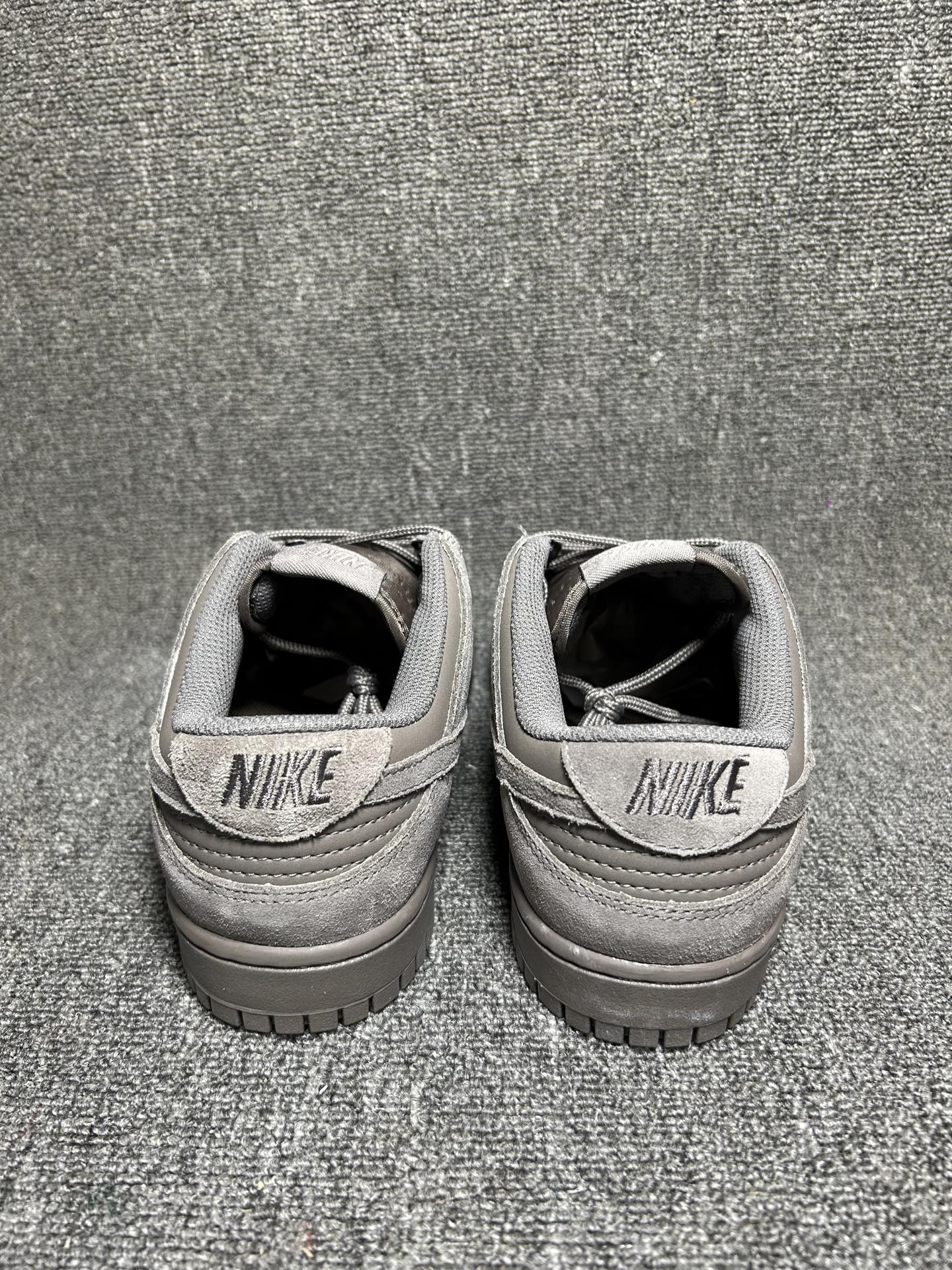 💰💰130
NIKE DUNK LOW 扣篮系列 耐克 复古低帮休闲运动滑板板鞋
货号:IB6651-200尺码:36 36.5 37.5 38 38.5 39 40 40.5 41 42 42.5 43 44 45 46