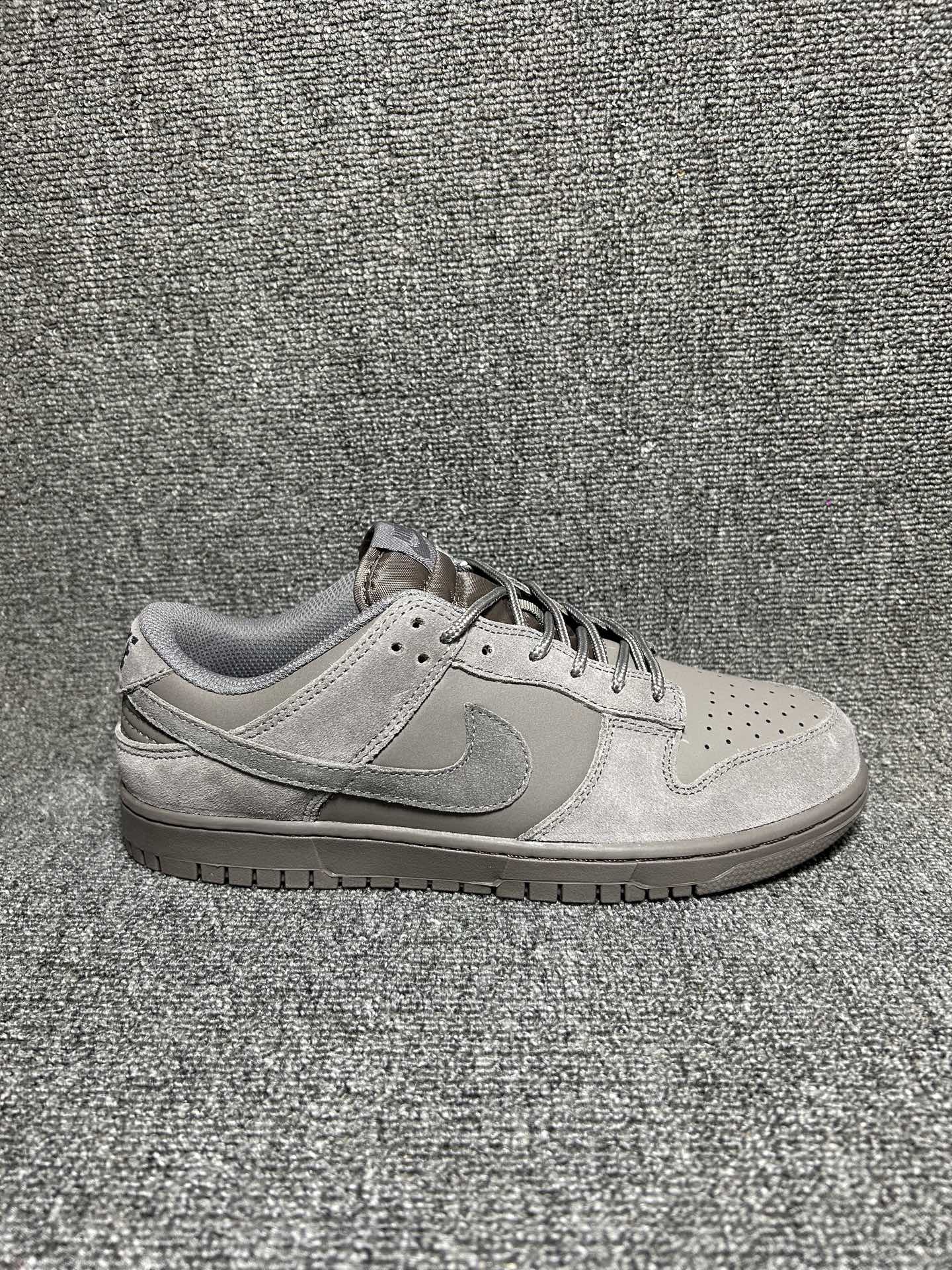 💰💰130
NIKE DUNK LOW 扣篮系列 耐克 复古低帮休闲运动滑板板鞋
货号:IB6651-200尺码:36 36.5 37.5 38 38.5 39 40 40.5 41 42 42.5 43 44 45 46