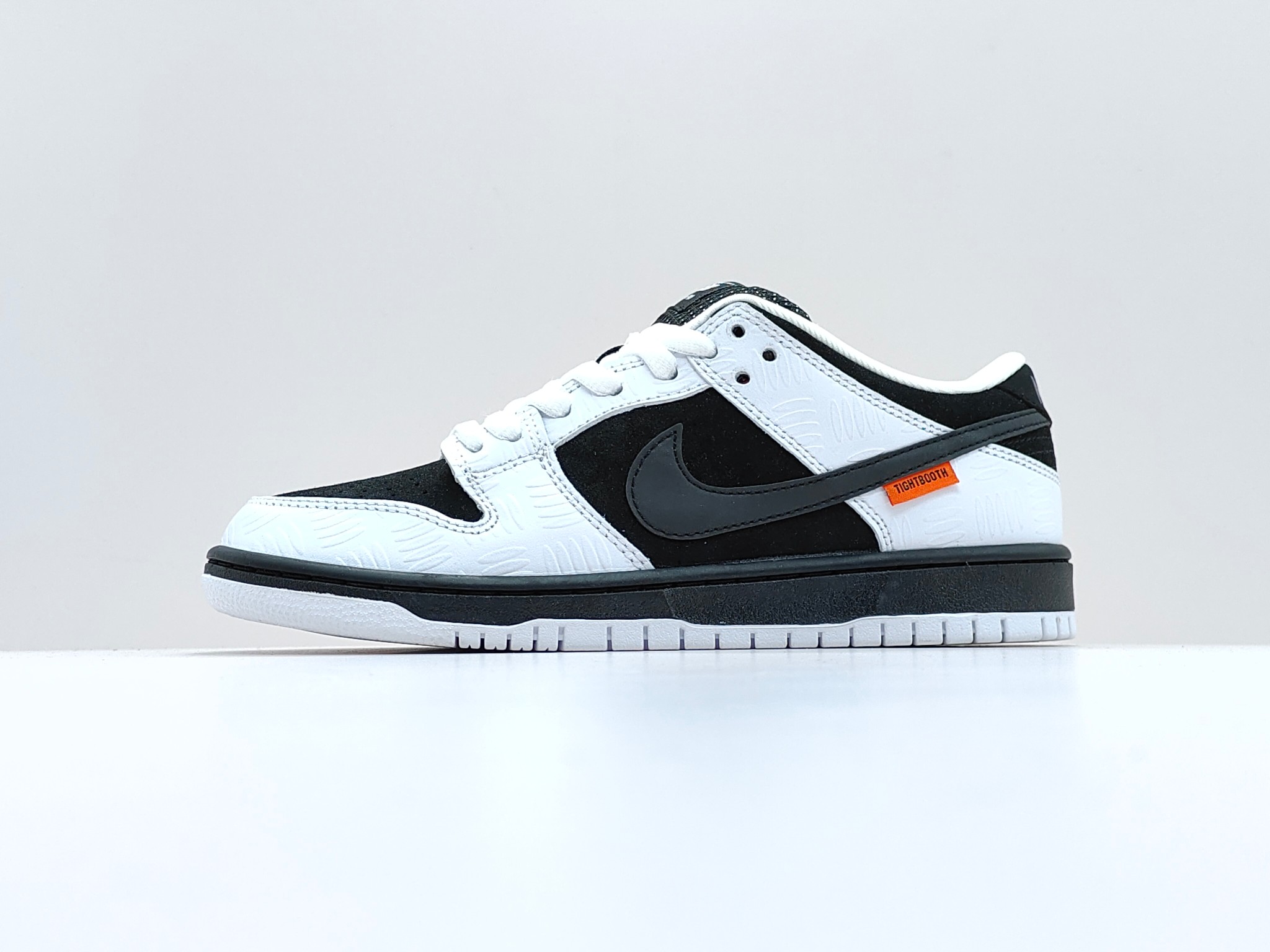 TIGHTBOOTH x Nike Dunk SB Low Pro "Black and White"联名款反转黑白熊猫 减震耐磨 低帮 板鞋 男女同款 货号:FD2629-100