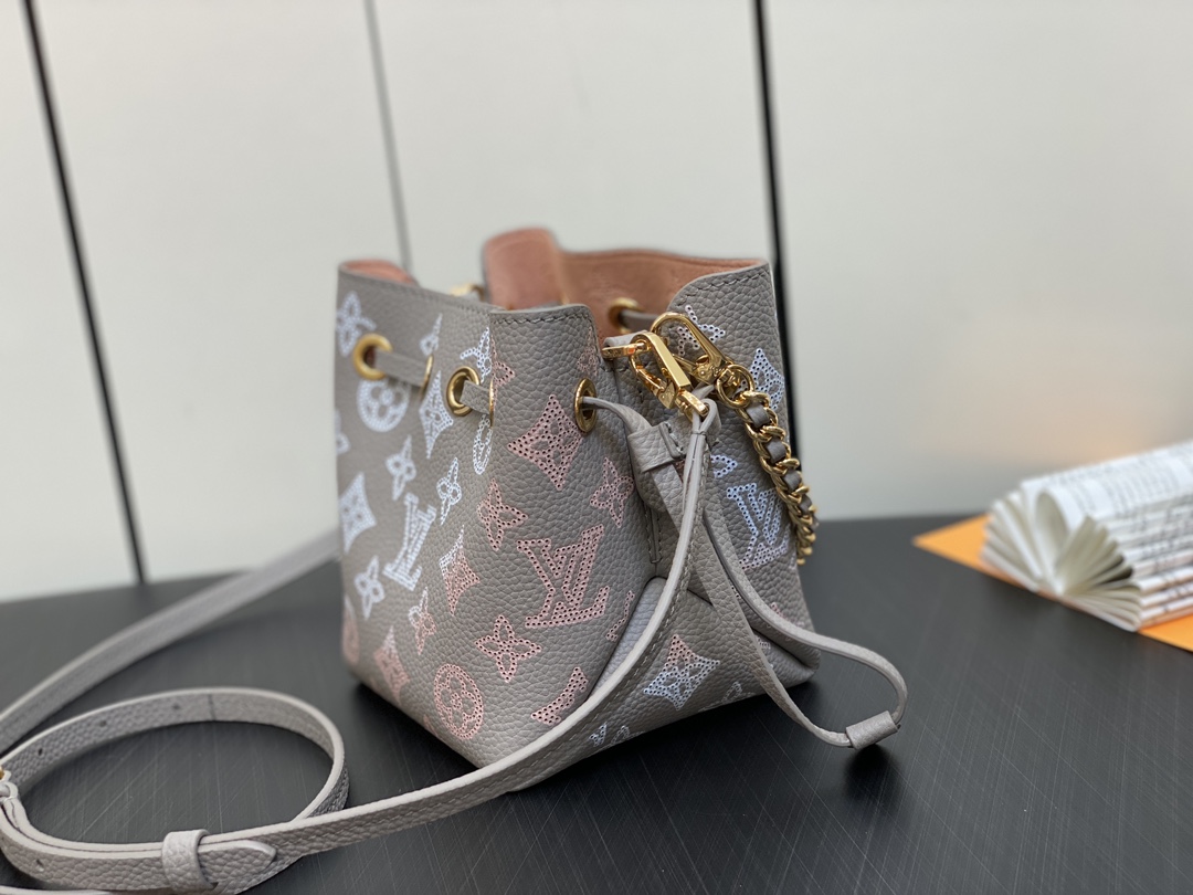 Louis Vuitton Officially on sale are 23 M82731 light gray full leather mini bucket bag series Pico Bella bucket bag gray/gradient (hollow) made o