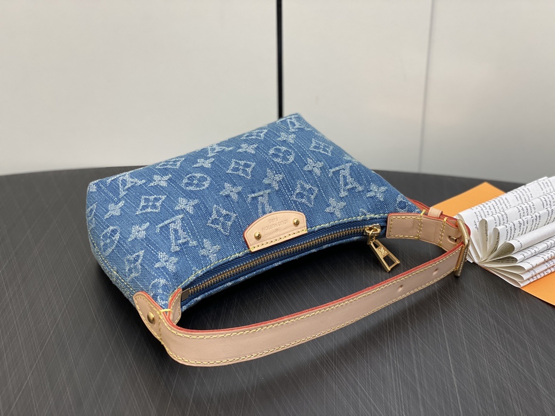 顶级原单M82949蓝色牛仔丹宁迷你月亮包MINIMOON手袋MiniMoon手袋选用柔软Monogra