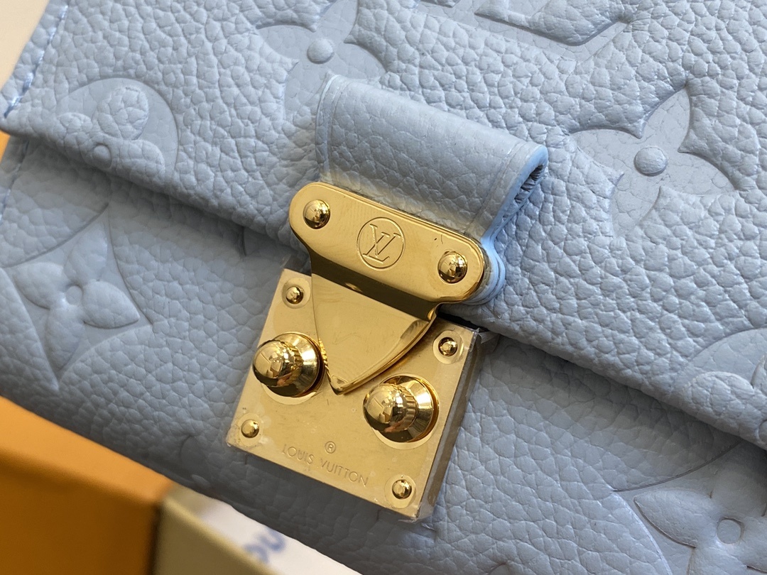顶级原单M82926浅蓝色全皮压花钱包系列PochetteMetisCompact钱夹和梅蒂斯”系列的皮