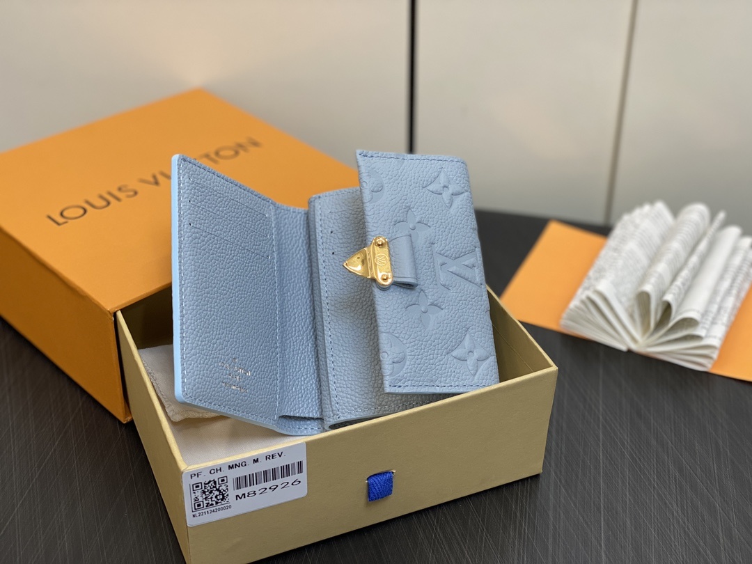 顶级原单M82926浅蓝色全皮压花钱包系列PochetteMetisCompact钱夹和梅蒂斯”系列的皮