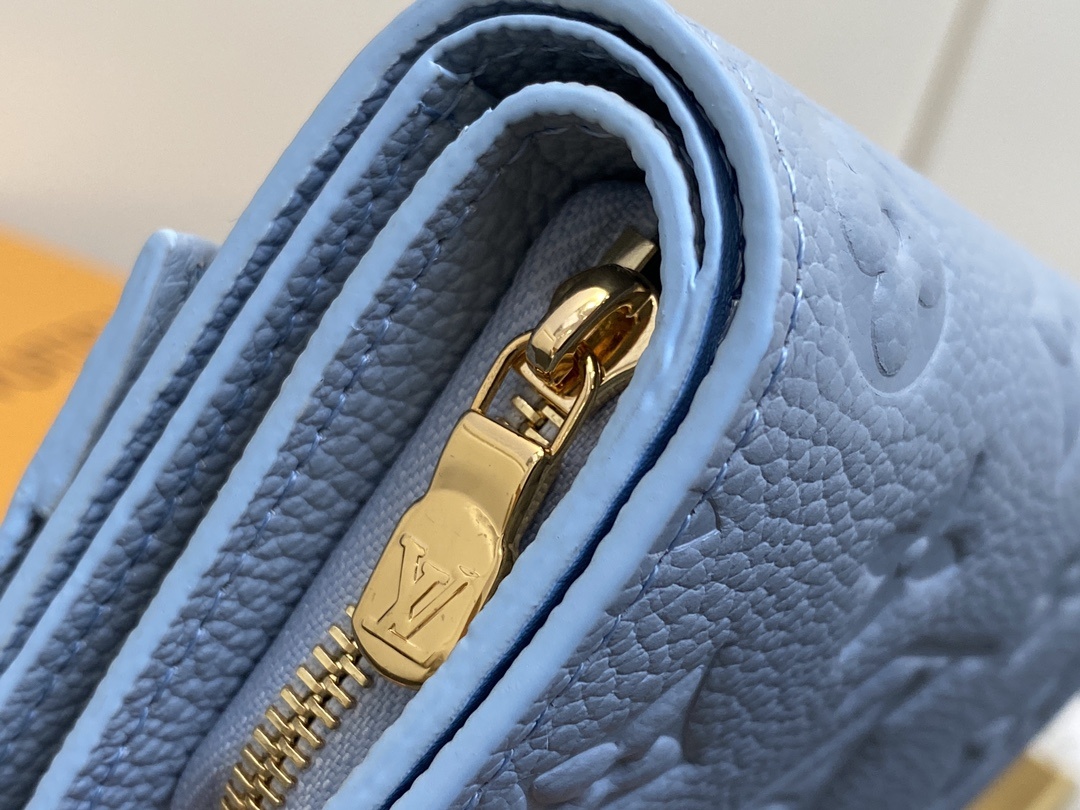 顶级原单M82926浅蓝色全皮压花钱包系列PochetteMetisCompact钱夹和梅蒂斯”系列的皮