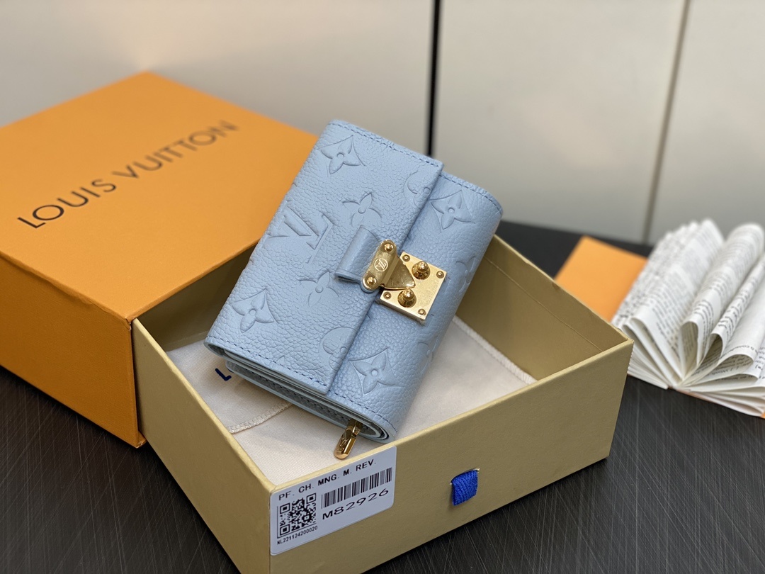 顶级原单M82926浅蓝色全皮压花钱包系列PochetteMetisCompact钱夹和梅蒂斯”系列的皮