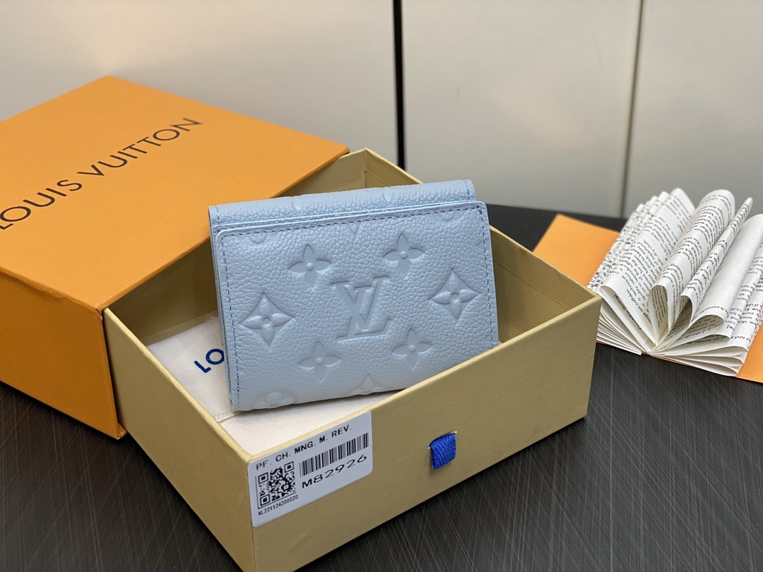顶级原单M82926浅蓝色全皮压花钱包系列PochetteMetisCompact钱夹和梅蒂斯”系列的皮