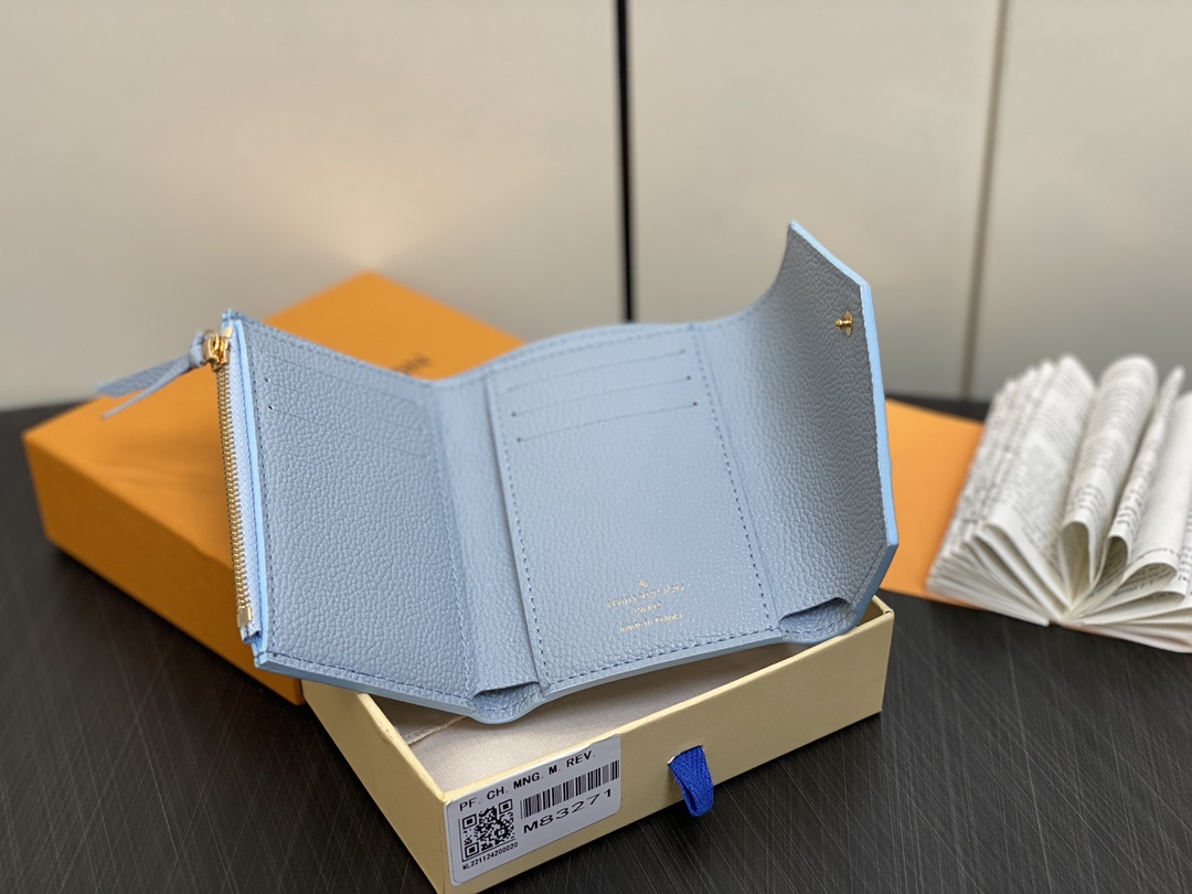 顶级原单M83271浅蓝色全皮压花三张钱包系列Victorine钱夹用柔软的MonogramUnplan