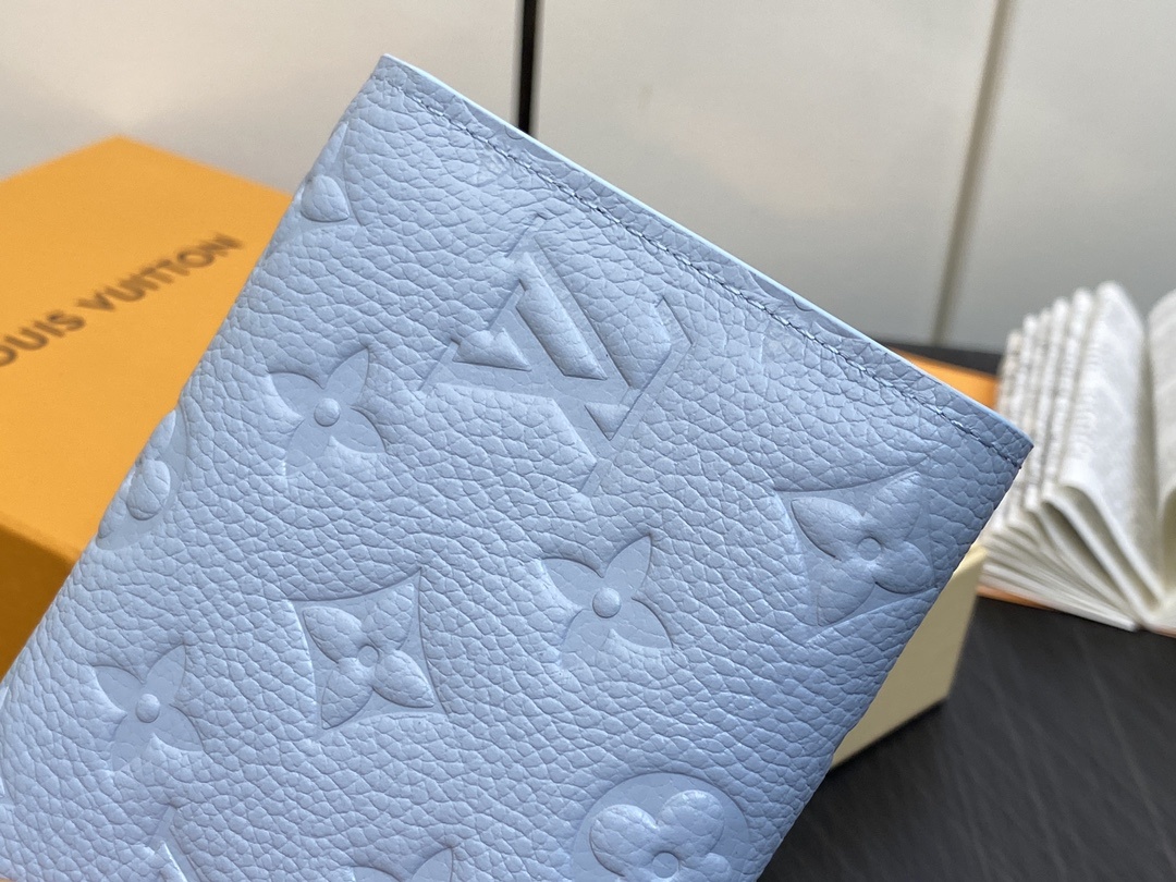 顶级原单M83271浅蓝色全皮压花三张钱包系列Victorine钱夹用柔软的MonogramUnplan