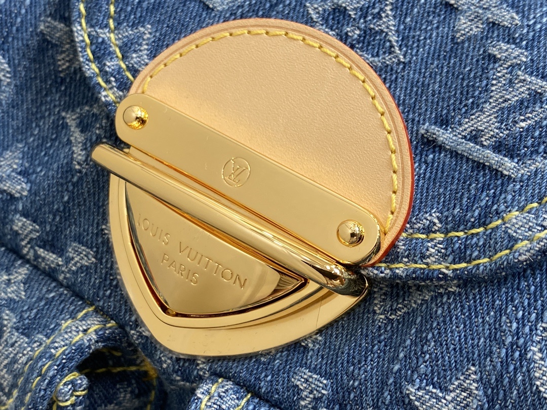 顶级原单M46836蓝色牛仔丹宁双肩包系列Venice双肩包全新上市的牛仔系列当然少不了一款如此可爱的小