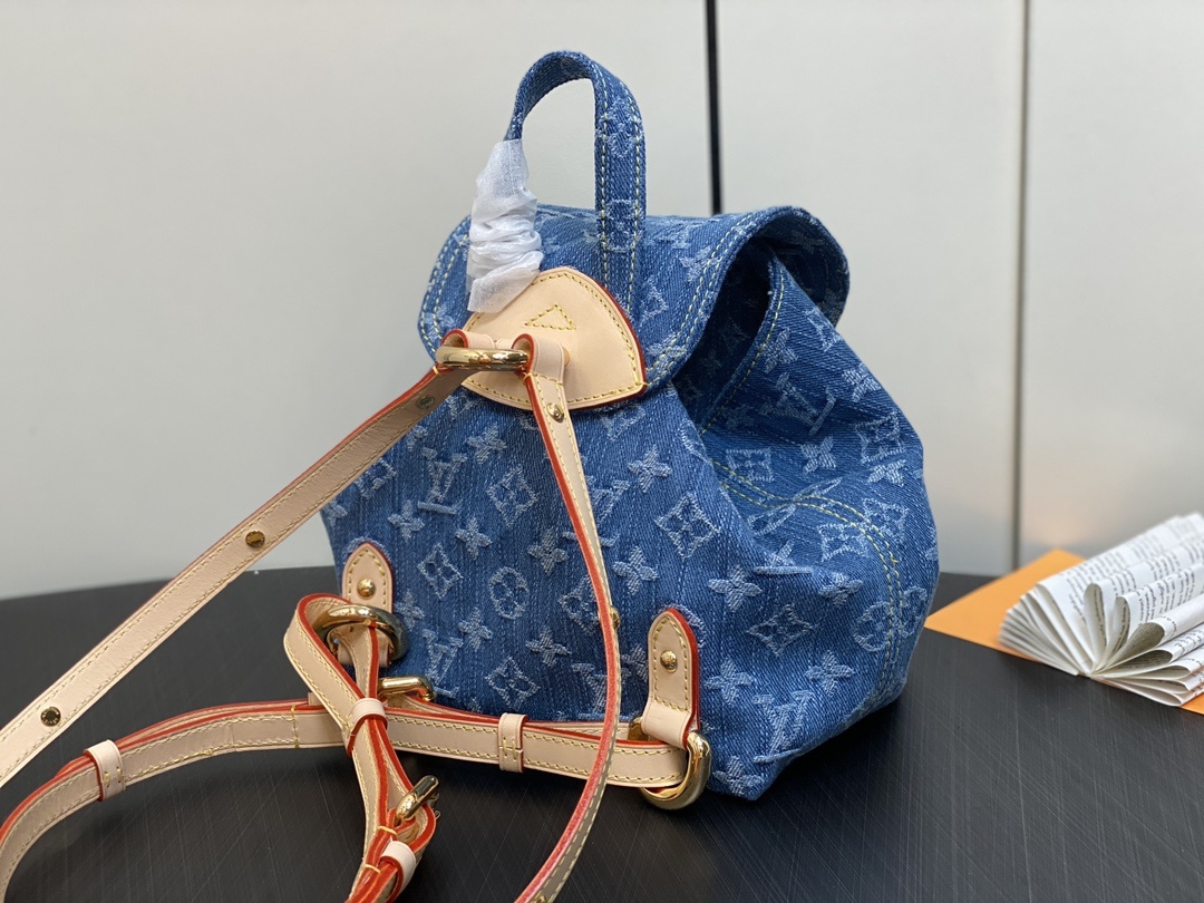 顶级原单M46836蓝色牛仔丹宁双肩包系列Venice双肩包全新上市的牛仔系列当然少不了一款如此可爱的小