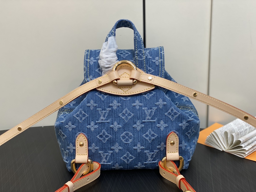 顶级原单M46836蓝色牛仔丹宁双肩包系列Venice双肩包全新上市的牛仔系列当然少不了一款如此可爱的小