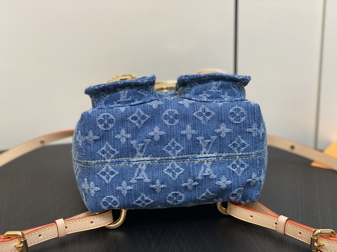 顶级原单M46836蓝色牛仔丹宁双肩包系列Venice双肩包全新上市的牛仔系列当然少不了一款如此可爱的小