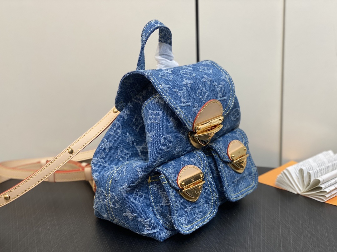 顶级原单M46836蓝色牛仔丹宁双肩包系列Venice双肩包全新上市的牛仔系列当然少不了一款如此可爱的小