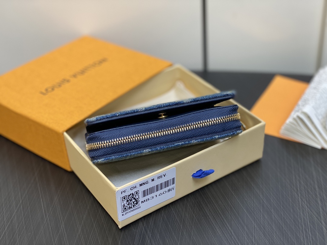顶级原单M83160蓝色丹宁牛仔全皮钱包系列Cléa钱夹这个版本的AmsCléa钱包以MonogramD