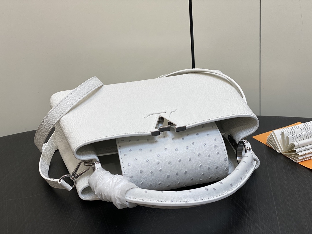 顶级原单M81409白色鸵鸟全皮cap那英款系列本款Capucines中号手袋采用Taurillon皮革