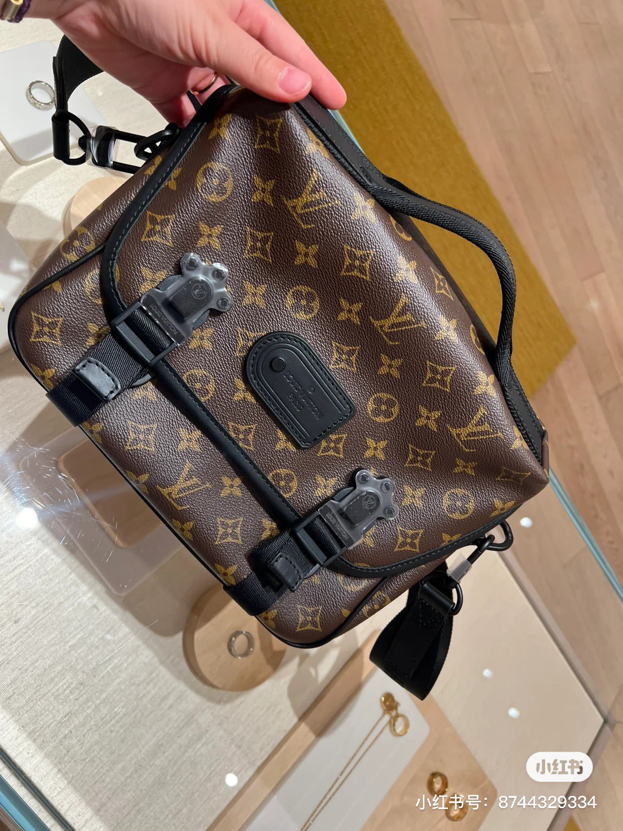 Louis Vuitton M46972 presbyopia authentic picture