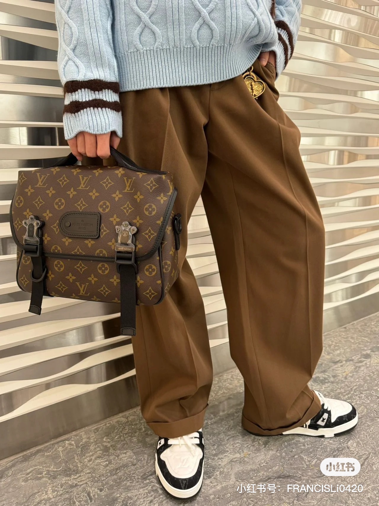 Louis Vuitton M46972 presbyopia upper body picture
