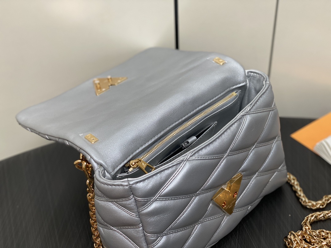 顶级原单M22891银色全皮菱格链条包系列GO-14Teist中号手袋M22890本款GO-14中号手袋