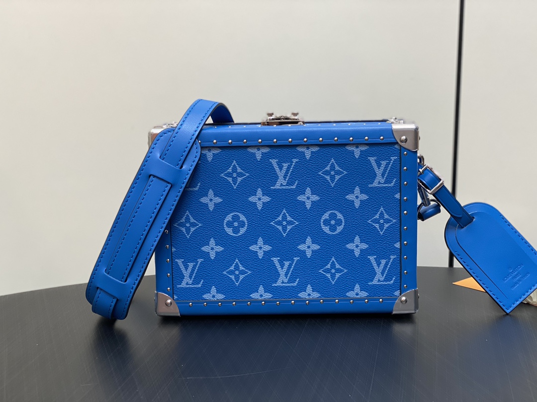 Louis Vuitton Bolsos de embrague Bolsos cruzados y bandoleras Azul Monogram Canvas Lona Colección primavera – verano M11049