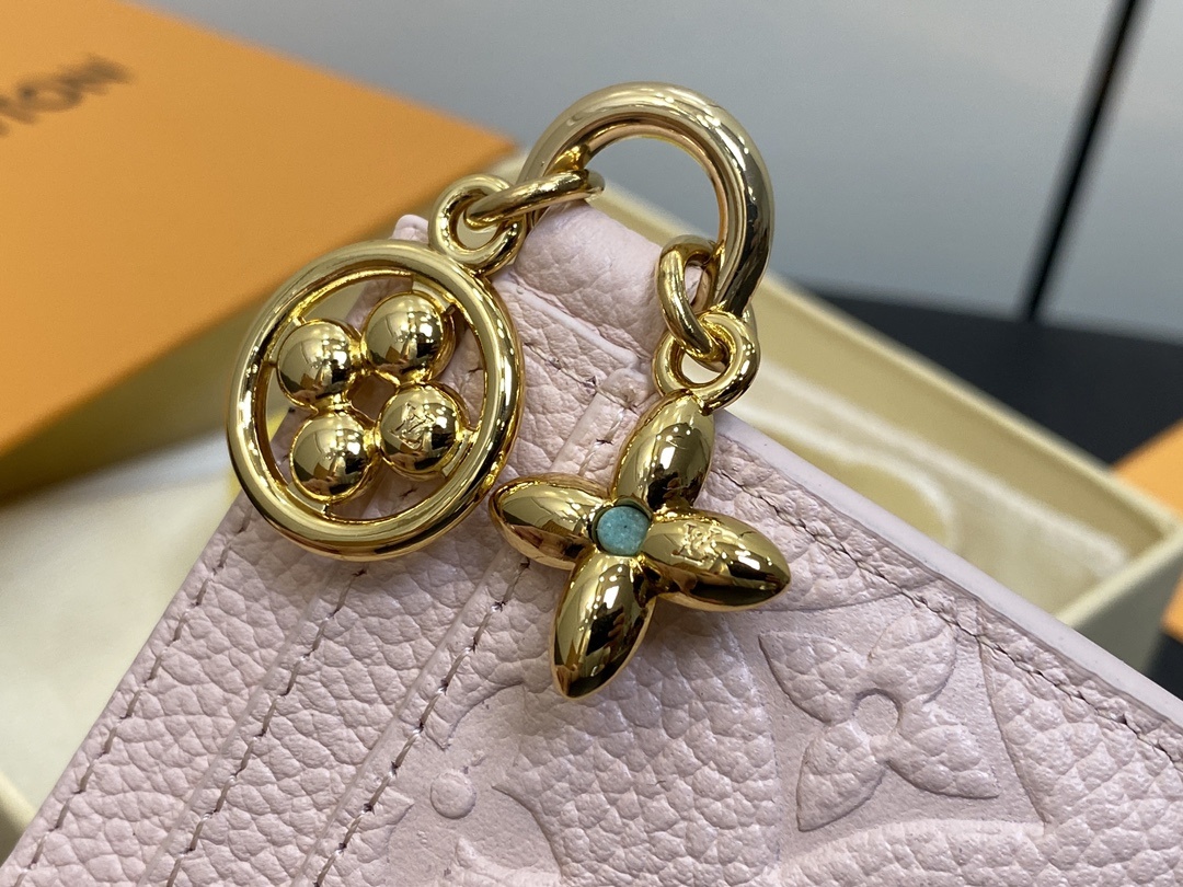 顶级原单M83562粉色M83585全皮压花卡包钱包系列這款LVCharms名片夾以MonogramEm