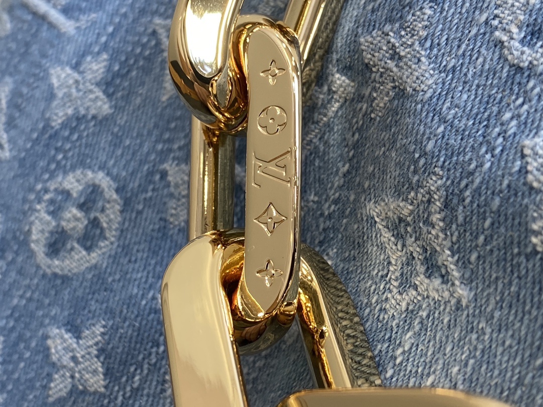 顶级原单M11401浅蓝丹宁牛仔链条包系列CoussinBB手袋本款CoussinBB为棉质丹宁织就Mo