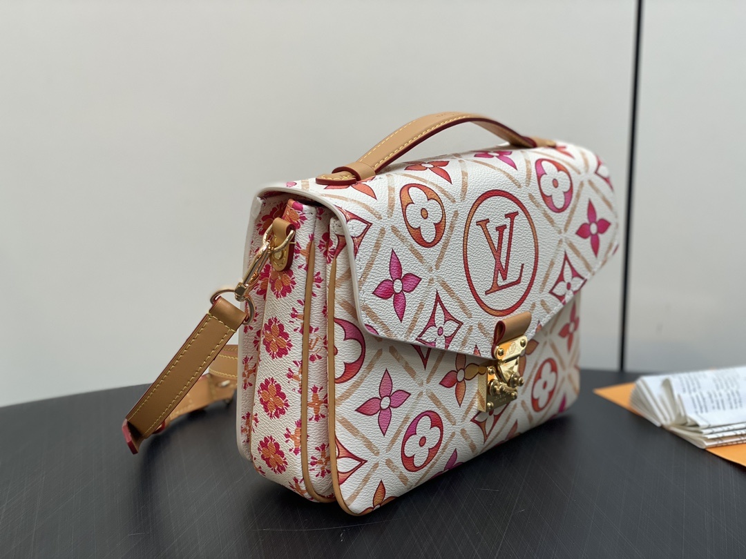 顶级原单M11461印花邮差包系列PochetteMétis手袋撷取MonogramTiles帆布的缤纷