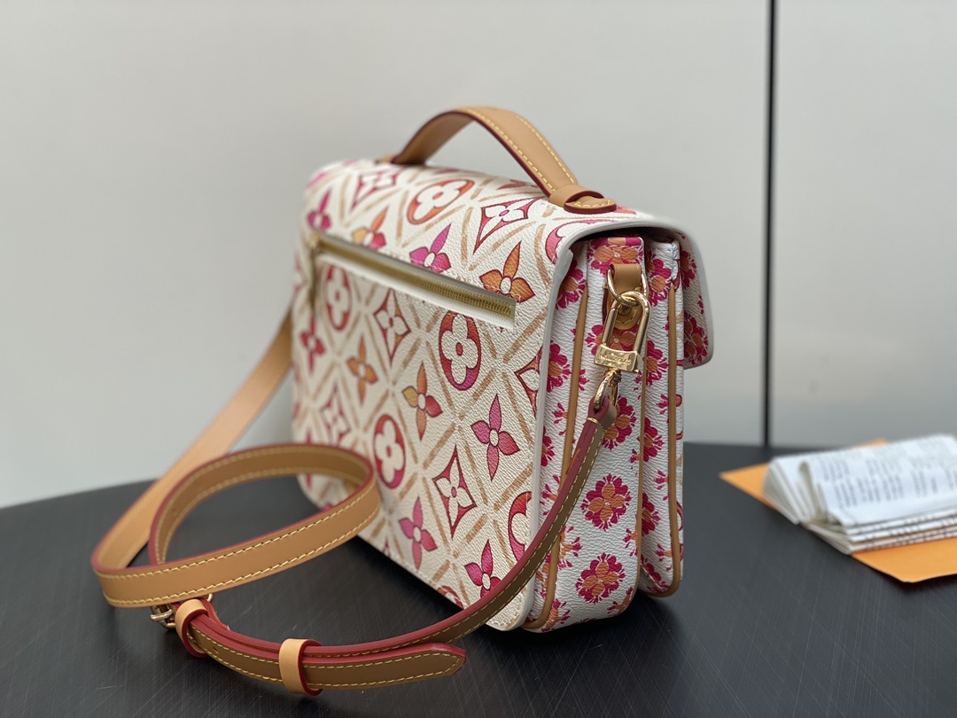 顶级原单M11461印花邮差包系列PochetteMétis手袋撷取MonogramTiles帆布的缤纷
