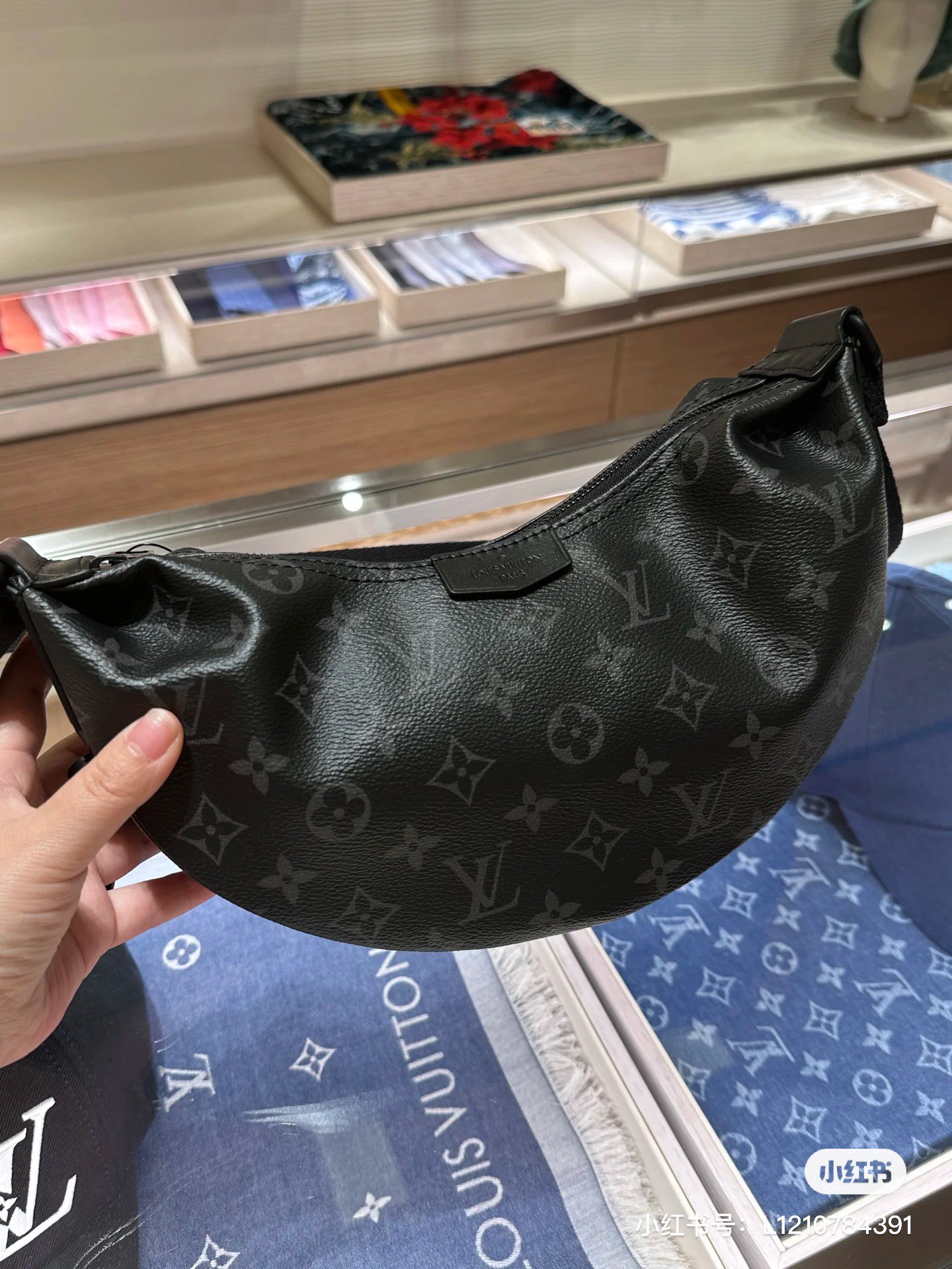 Louis Vuitton M47158 black flower genuine picture
