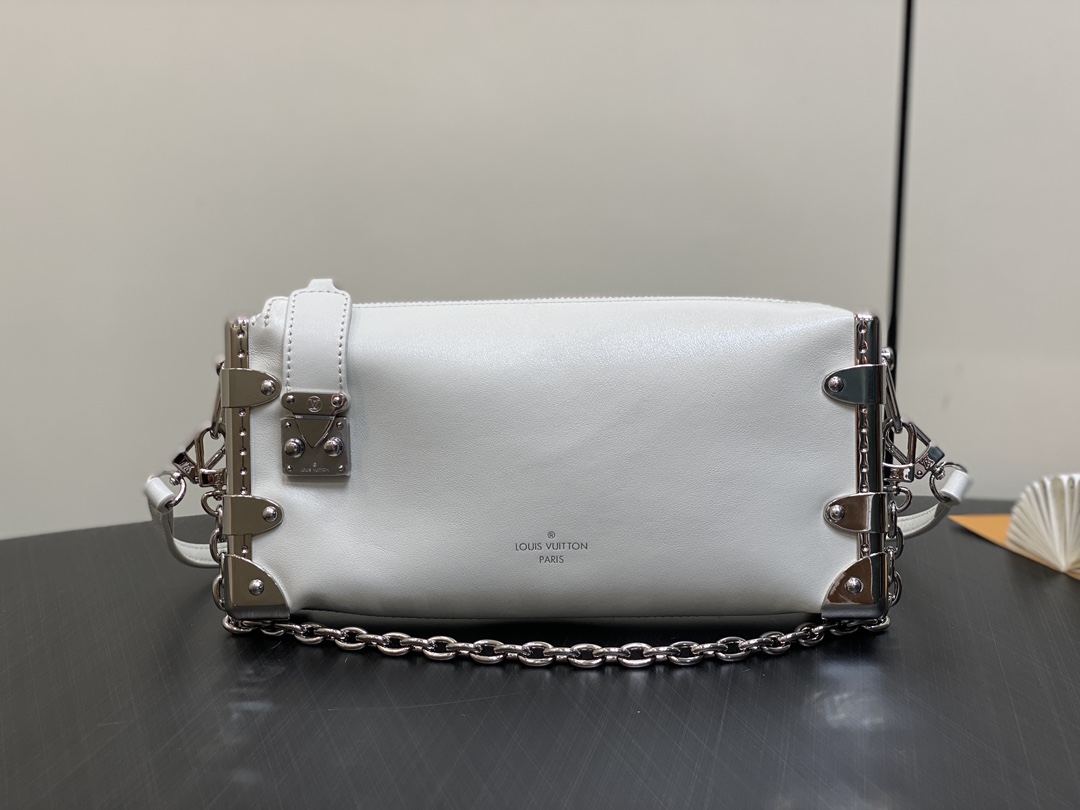 Louis Vuitton Bolsos de mano Blanco Cuero de vaca Cadena M25445