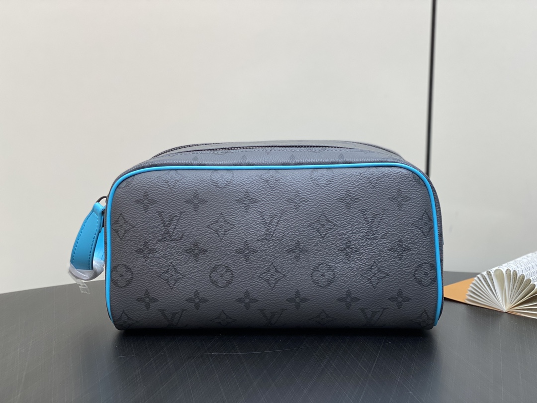 Louis Vuitton Pochette Borse per Cosmetici Blu Monogram Eclipse Tela Tessuto M11482