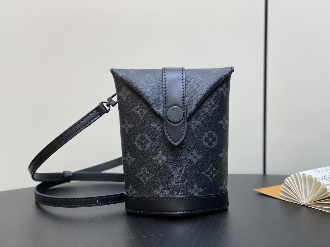 Louis Vuitton Bolsos de mano Bolsos de embrague Negro Monogram Canvas Lona Envelope Sobre M11613