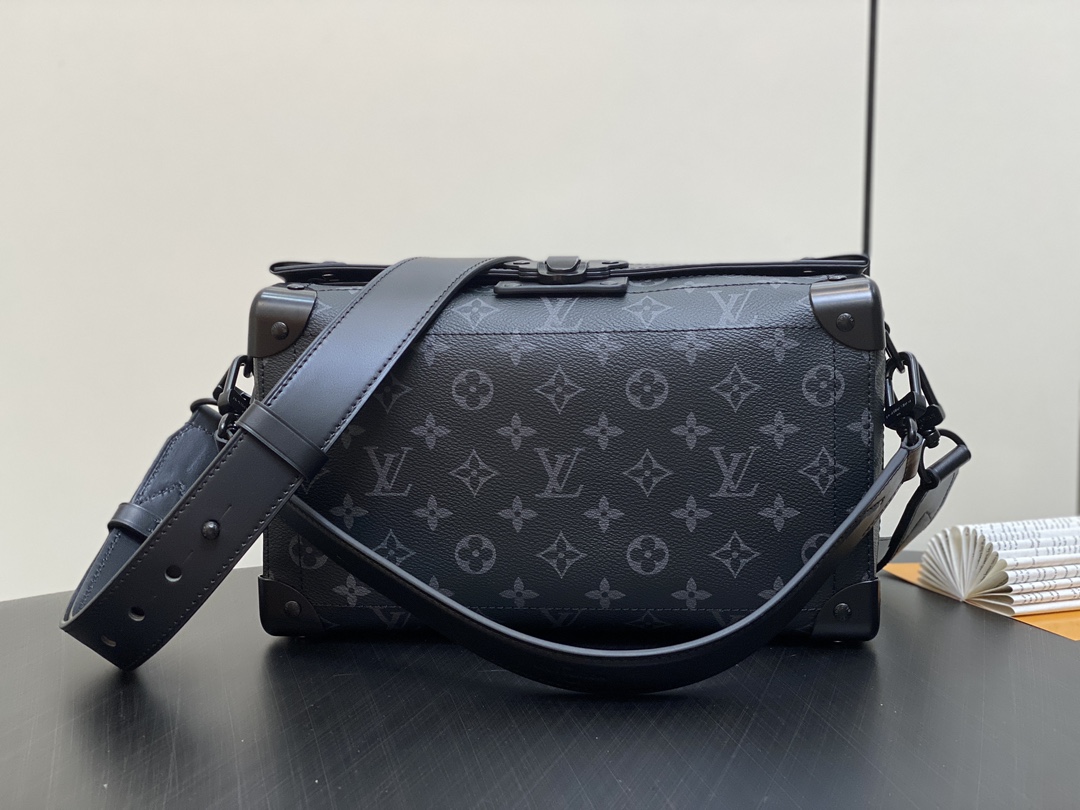 Louis Vuitton Handtaschen Messenger-Taschen Schwarz Monogram Eclipse Leinwand M11744