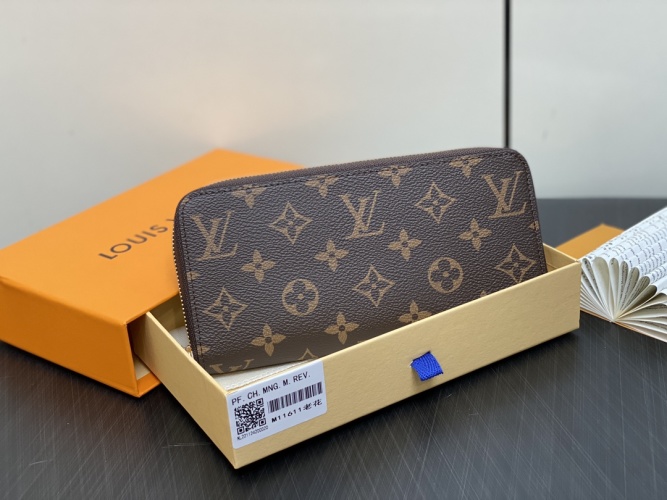 Louis Vuitton Zippy Horizontal Wallet Monogram Eclipse Canvas - Stylish & Functional