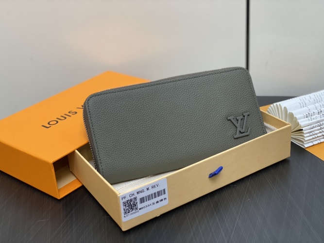 Louis Vuitton Zippy Wallet Monogram Eclipse Green Leather Zip Around Wallet 1 Louis Vuitton Zippy Wallet Monogram Eclipse Green Leather Zip Around Wallet